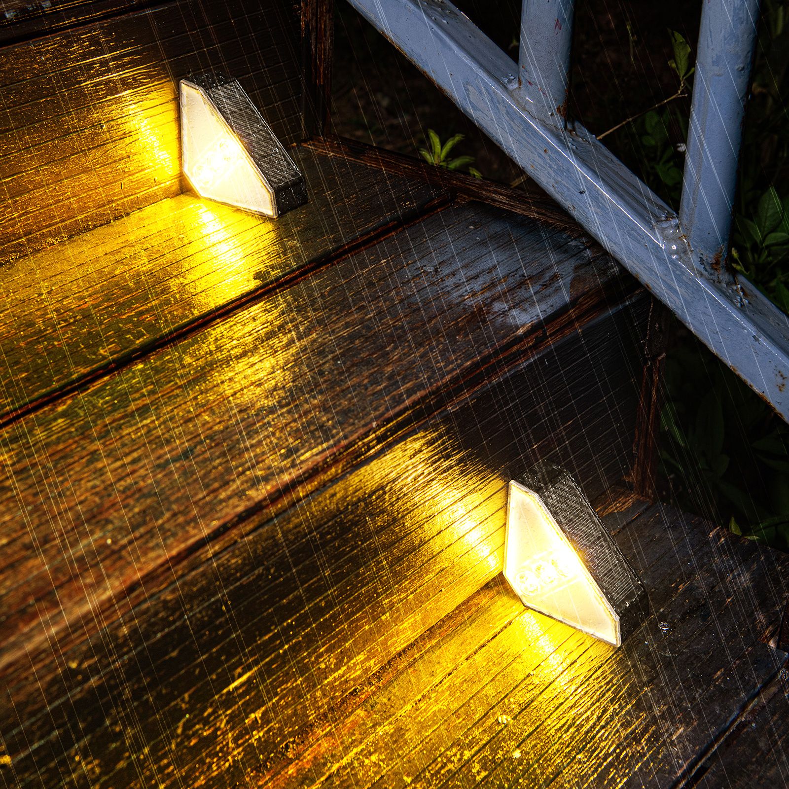 2 pcs/lot solar triangle light outdoor garden light dark automatic lighting stairs courtyard road waterproof decorative step light warm light